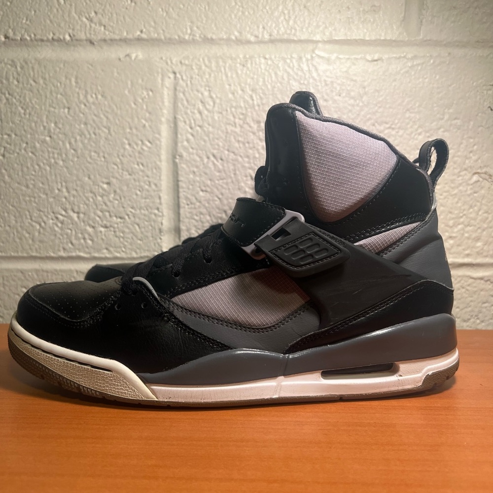 Air Jordan Flight 45 Men's 384510-010 Black / Cement Grey / Dark Grey - Size 9.5